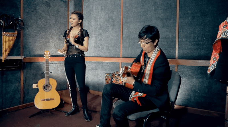 «Raúl de la guitarra» – Karla Sofía